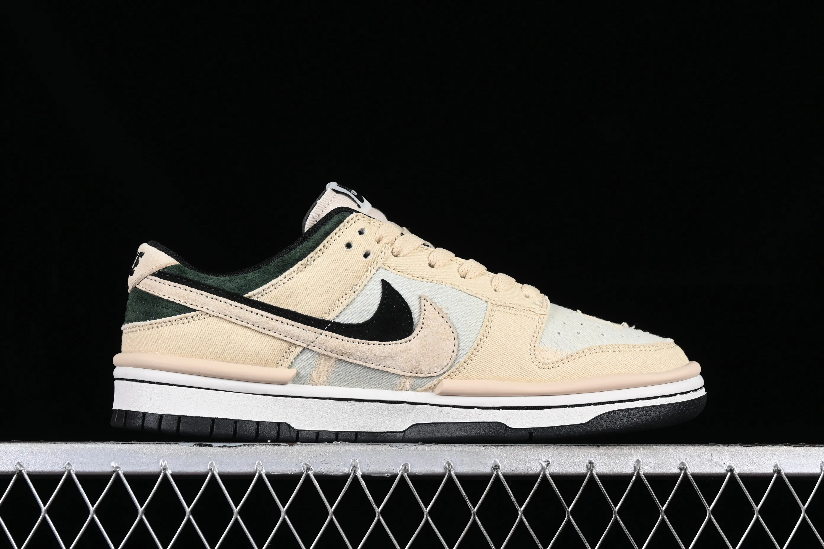 All categories Nk SB Dunk Series Nk SB Dunk Low low-top sneakers Otomo Katsuhiro x Nk SB Dunk Low washed denim canvas double hook Otomo Katsuhiro low-top casual sports skateboard shoes DZ2794-466